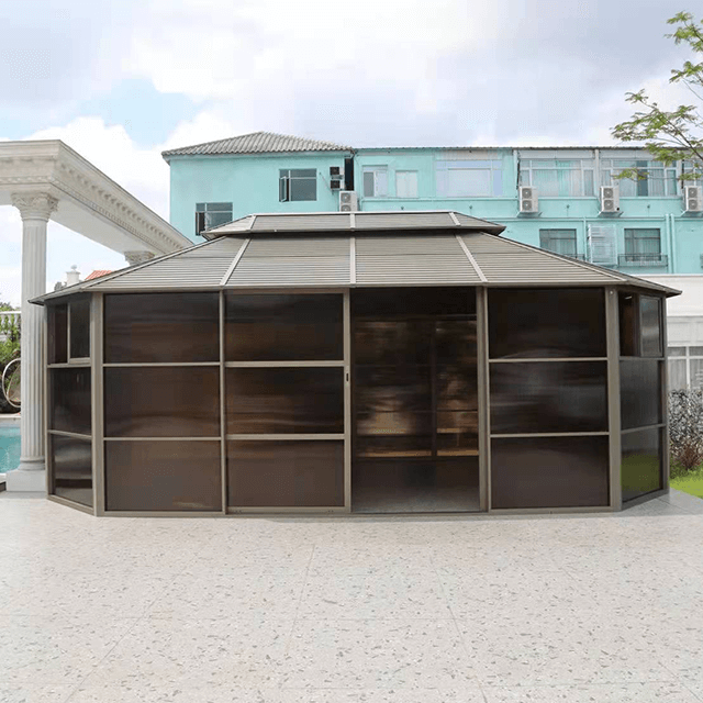 Maison de belvédère en aluminium de 4,35 x 6,20 m avec porte coulissante